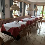 Gaestehaus Schwarzlofer Gæstehus 3*