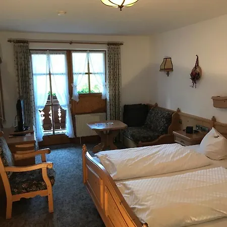 Gaestehaus Schwarzlofer 3* Reit im Winkl