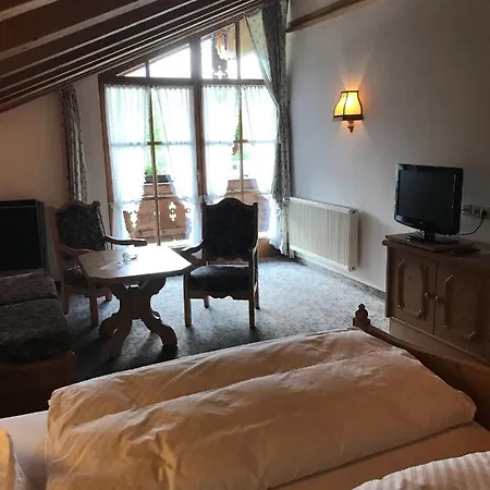 Gaestehaus Schwarzlofer 4*