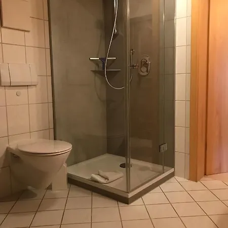 Gaestehaus Schwarzlofer 4*