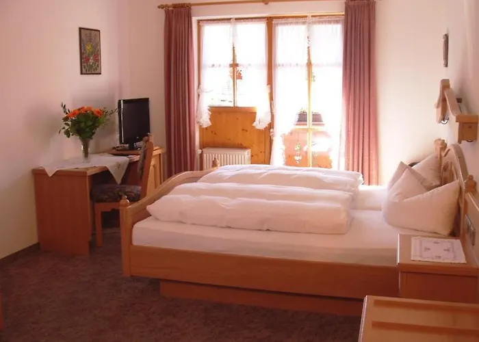 Gaestehaus Schwarzlofer 4*
