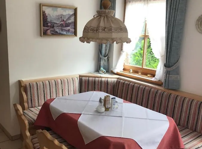 Gaestehaus Schwarzlofer 4*