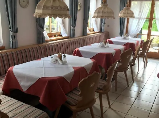 Gaestehaus Schwarzlofer Gæstehus 4*
