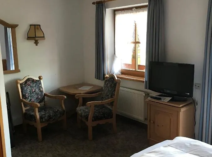 Gaestehaus Schwarzlofer Gæstehus 4*