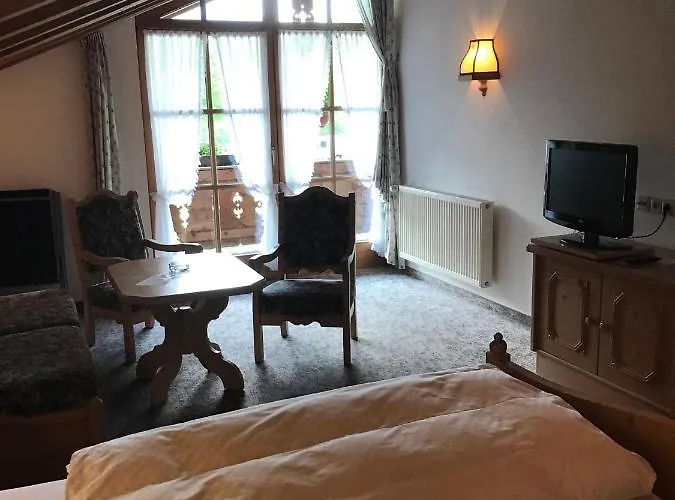 Gaestehaus Schwarzlofer 4*