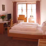 Gaestehaus Schwarzlofer 3*