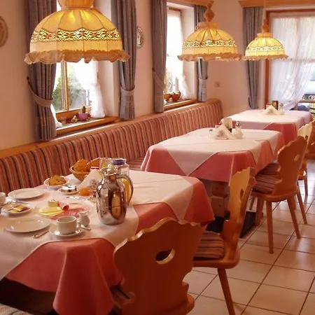 בית הארחה Gaestehaus Schwarzlofer 4*