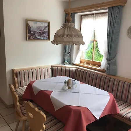Gaestehaus Schwarzlofer 4*