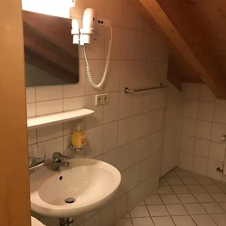 Gaestehaus Schwarzlofer 4*