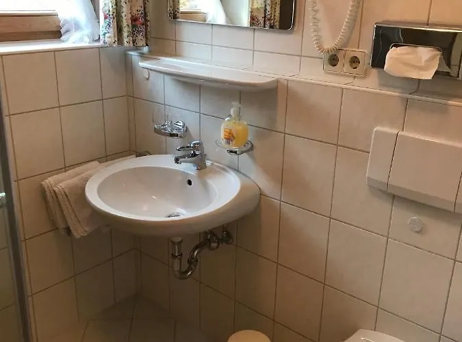 Gaestehaus Schwarzlofer Gæstehus 4*