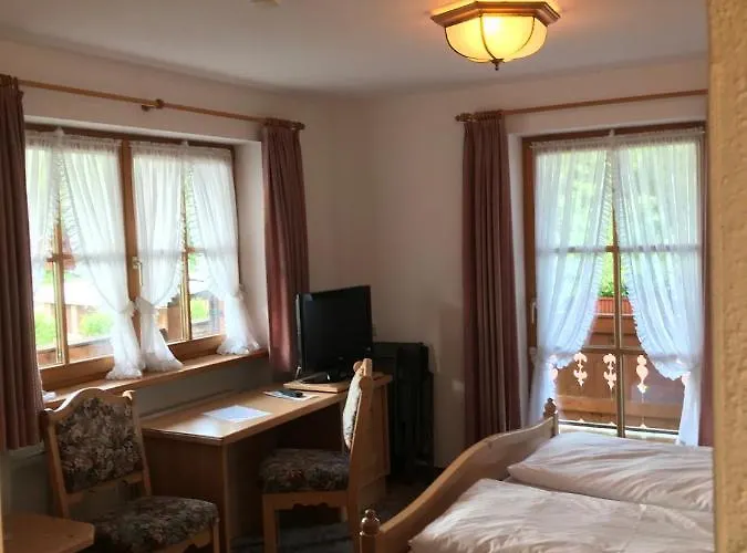 Gaestehaus Schwarzlofer 4*