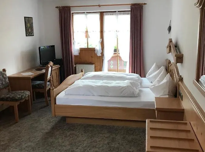 Gaestehaus Schwarzlofer Gæstehus 4*