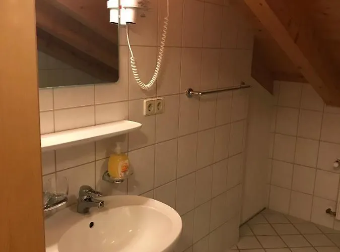 Gaestehaus Schwarzlofer 4*