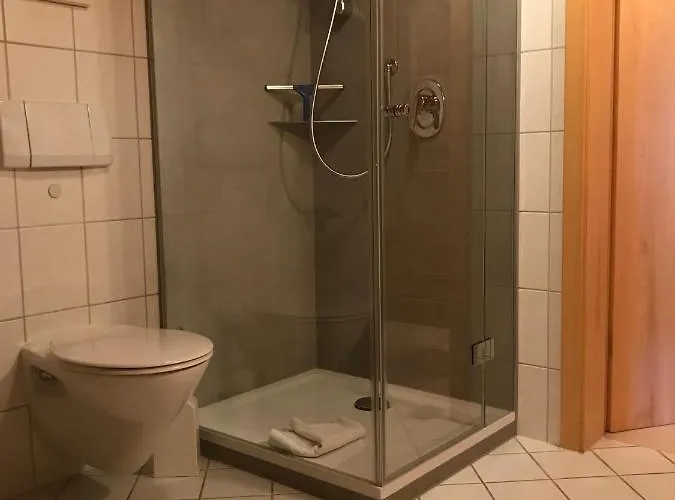 Gaestehaus Schwarzlofer 4*